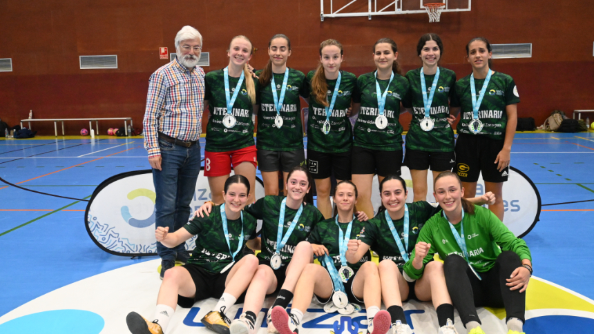 Veterinaria conquista el título de Fútbol Sala femenino en una final apasionante